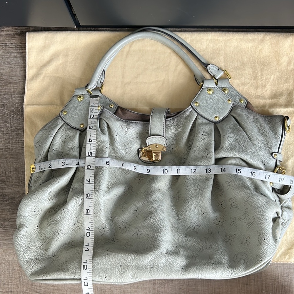 Louis Vuitton Mahina XL Leather Bag - Picture 6 of 13